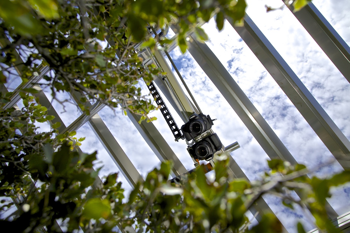 Test d'un procédé de mesure de la végétation sur la plateforme Climed © Thibaut VERGOZIMBE/CEFE/CNRS Images 