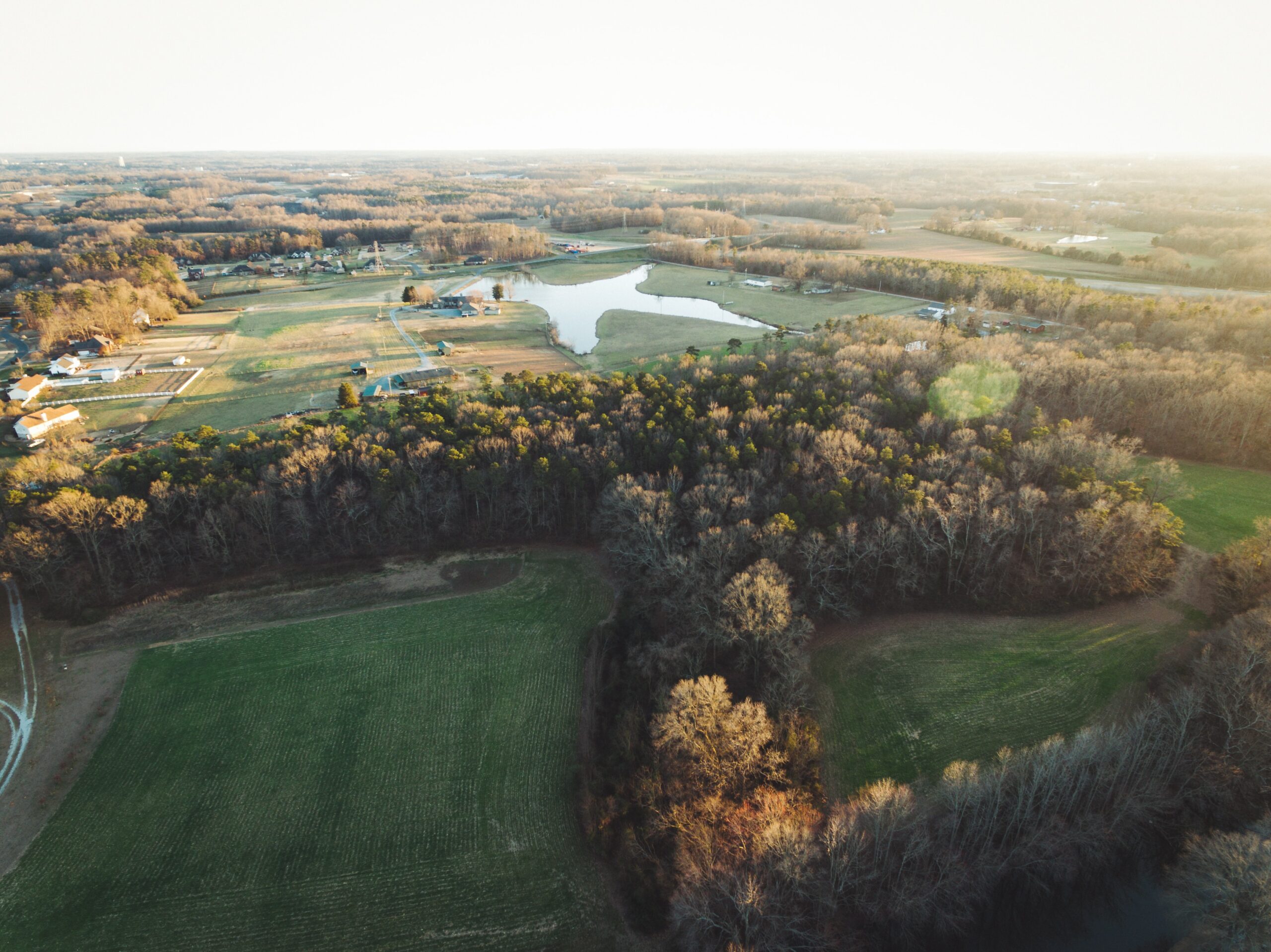 Vue aérienne de terres agricoles © Wes Hicks/Unsplash 
